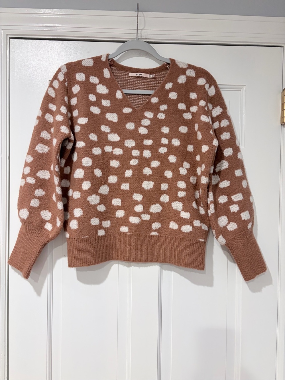 Mi Ami Dusty Rose and Cream Spot V-Neck Sweater - Women